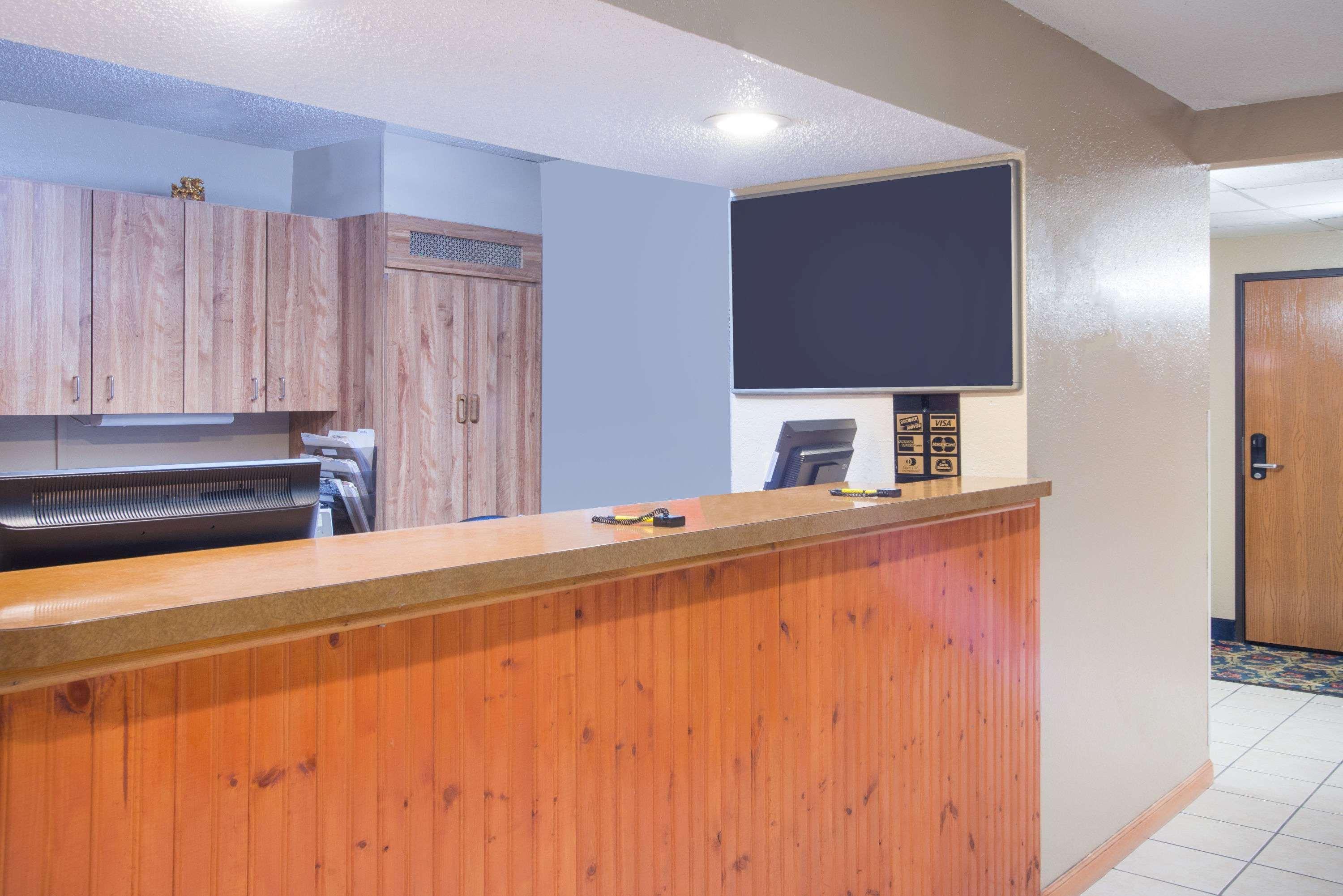 Motel Super 8 By Wyndham Massena Ny Esterno foto