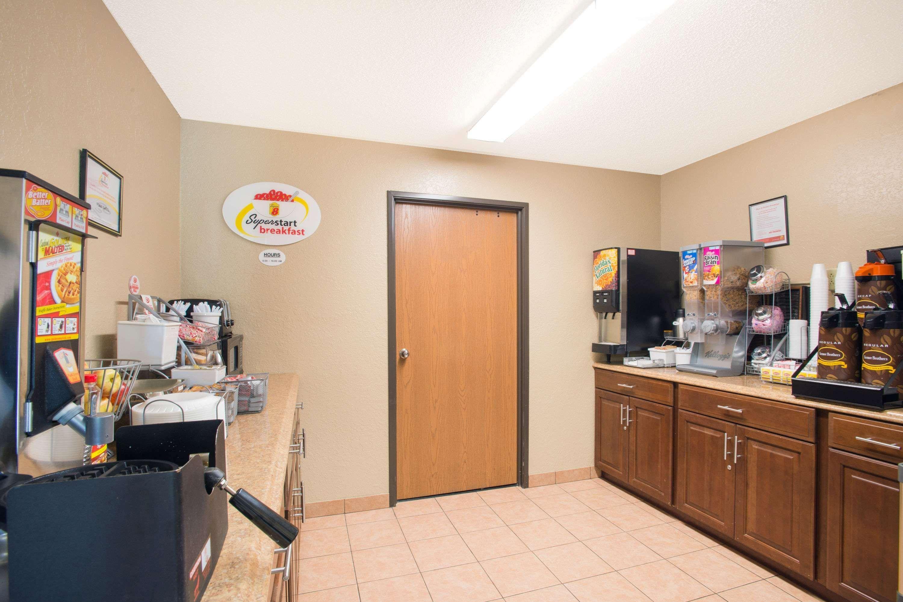 Motel Super 8 By Wyndham Massena Ny Esterno foto