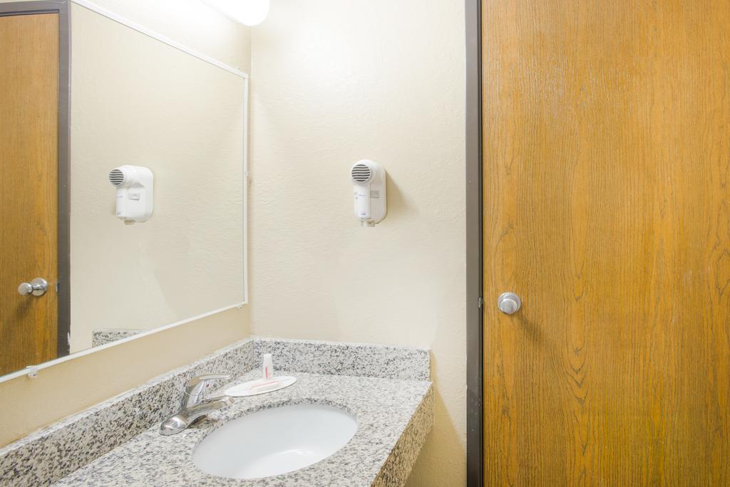 Motel Super 8 By Wyndham Massena Ny Esterno foto
